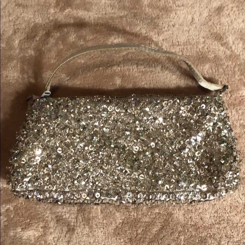 Beaded clutch
